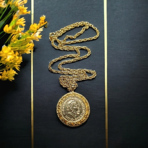 Gucci 18kt GP Vintage 80's Portrait Coin Necklace New Old Stock - Picture 1 of 5